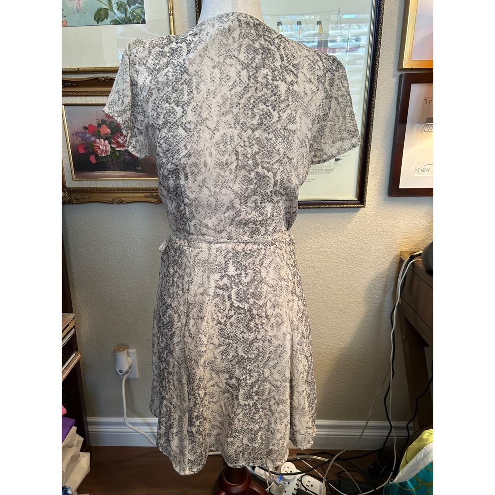 Abercrombie & Fitch Grey Snakeskin Print V-Neck Wrap Mini Dress Womens Medium - Picture 5 of 6